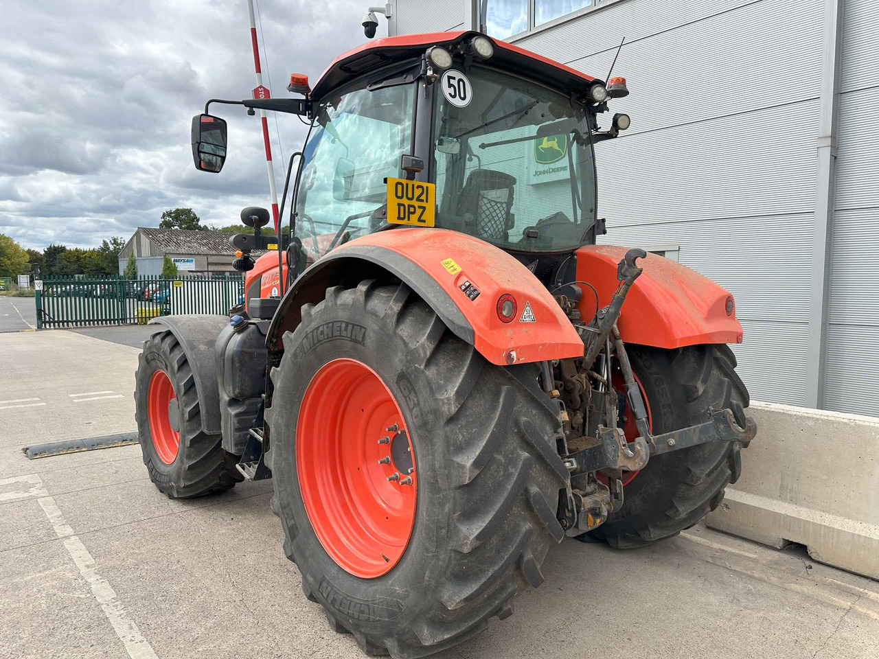 Kubota M7173 Premium KVT - Трактор: фото 2 Kubota M7173 Premium KVT - Трактор: фото 2