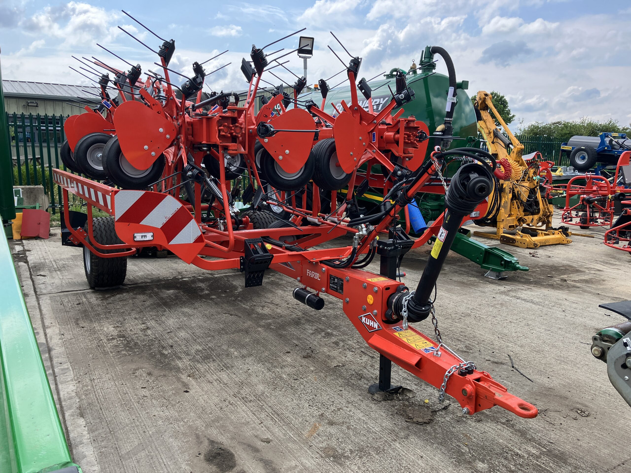 Kuhn GF13003 - Техника для сенозаготовки: фото 1 Kuhn GF13003 - Техника для сенозаготовки: фото 1
