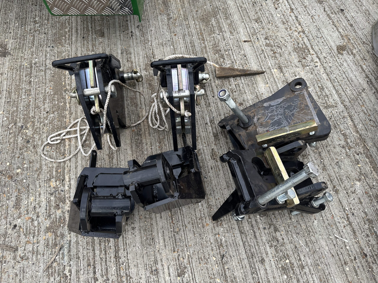 McConnel JCB 4220 Fastrac axle brackets - Манипуляторная косилка: фото 2 McConnel JCB 4220 Fastrac axle brackets - Манипуляторная косилка: фото 2