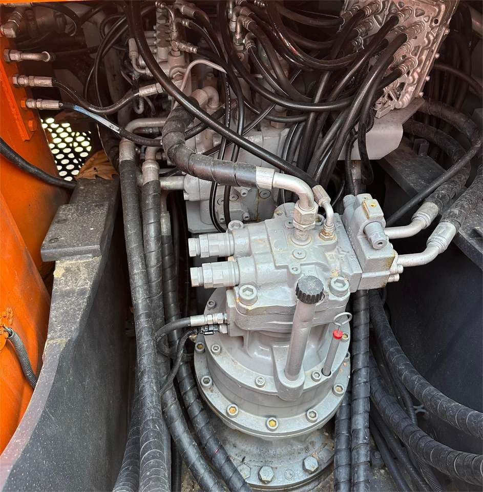 HITACHI ZX200-3 - Гусеничный экскаватор: фото 2 HITACHI ZX200-3 - Гусеничный экскаватор: фото 2