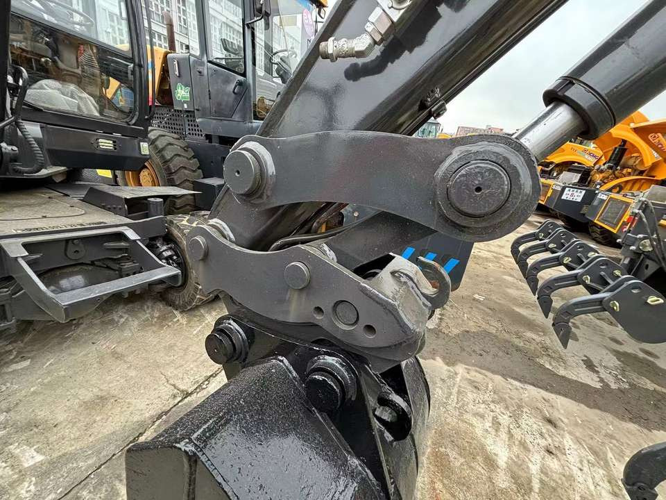 Hot Sale Used Doosan Dx75 Small 7.5t Wheel Excavator South Korea DX75 Mini Excavator for Sale Good Condition - Гусеничный экскаватор: фото 5 Hot Sale Used Doosan Dx75 Small 7.5t Wheel Excavator South Korea DX75 Mini Excavator for Sale Good Condition - Гусеничный экскаватор: фото 5