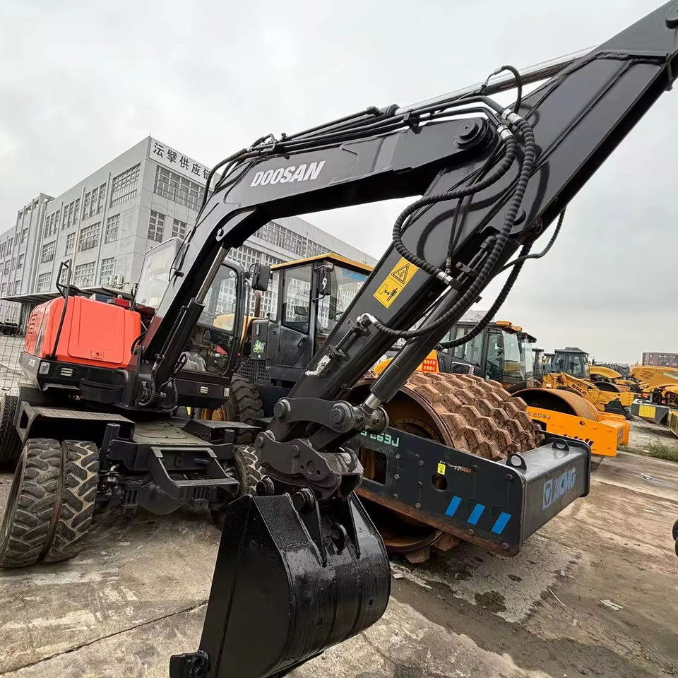 Hot Sale Used Doosan Dx75 Small 7.5t Wheel Excavator South Korea DX75 Mini Excavator for Sale Good Condition - Гусеничный экскаватор: фото 1 Hot Sale Used Doosan Dx75 Small 7.5t Wheel Excavator South Korea DX75 Mini Excavator for Sale Good Condition - Гусеничный экскаватор: фото 1