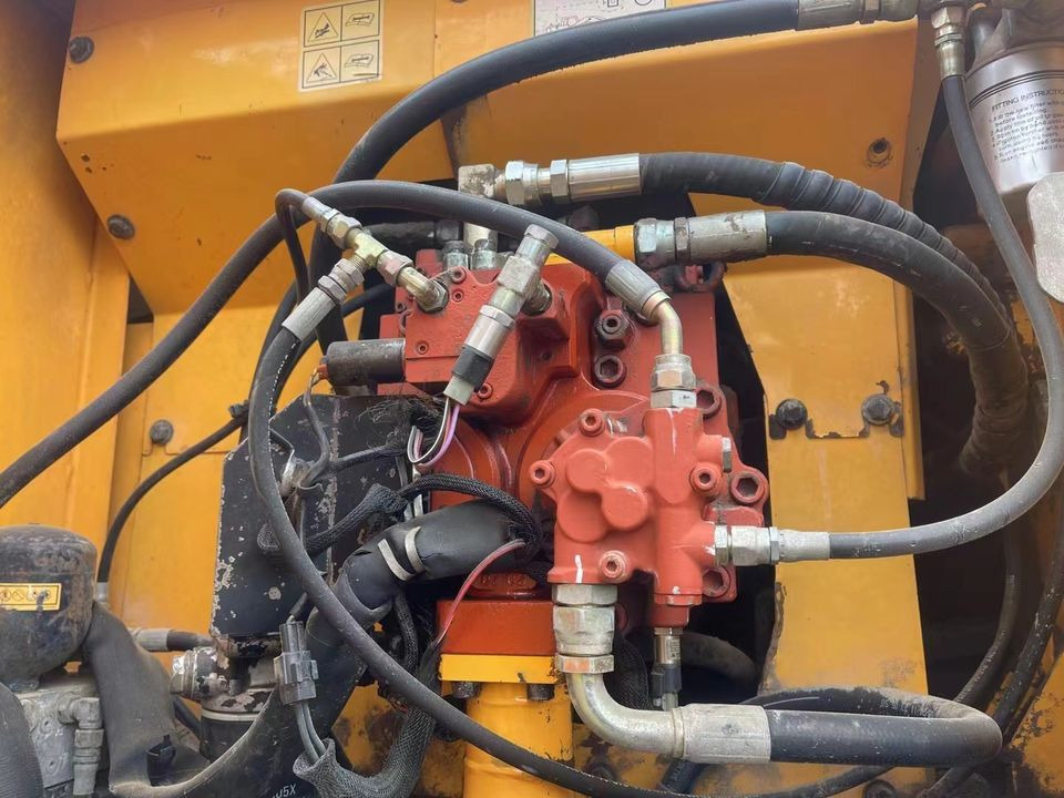 Original Good Quality USED Excavators R210 W-9T 21 Ton Excavator Wheel Excavator for HYUNDAI - Колёсный экскаватор: фото 5 Original Good Quality USED Excavators R210 W-9T 21 Ton Excavator Wheel Excavator for HYUNDAI - Колёсный экскаватор: фото 5