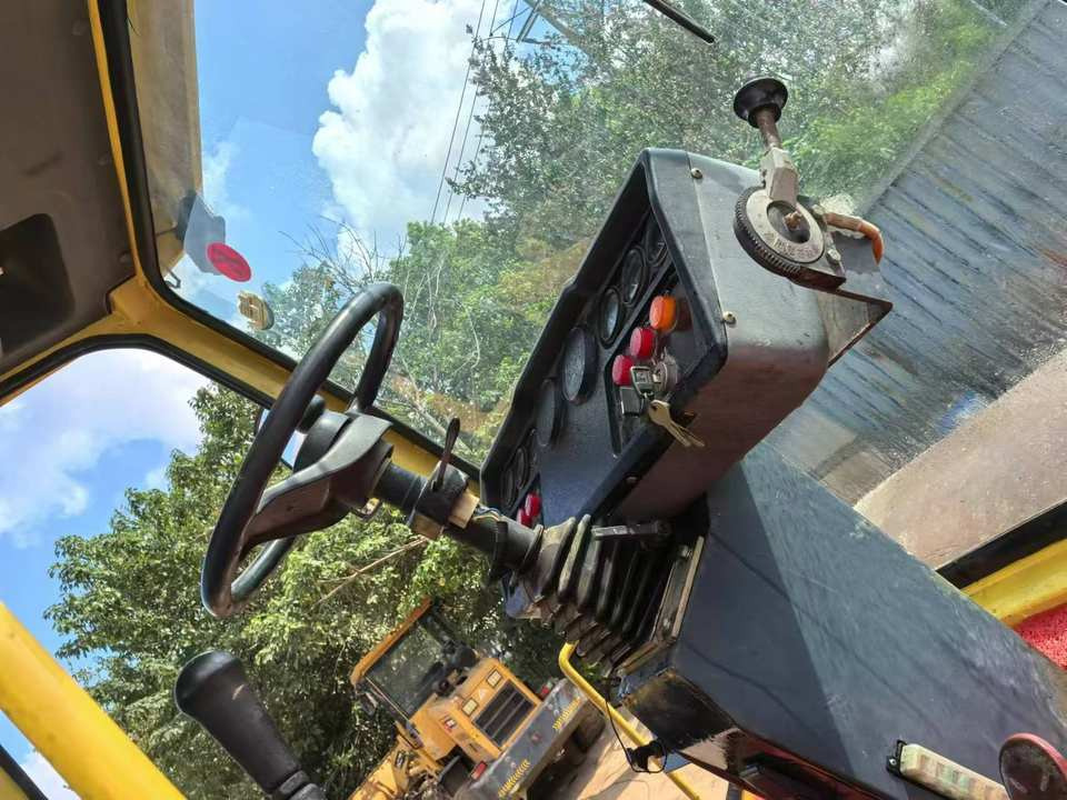 Used Original Road Roller DYNAPAC CA6500D Road Rollers High Quality Second Hand Construction Machinery - Компактор: фото 5 Used Original Road Roller DYNAPAC CA6500D Road Rollers High Quality Second Hand Construction Machinery - Компактор: фото 5