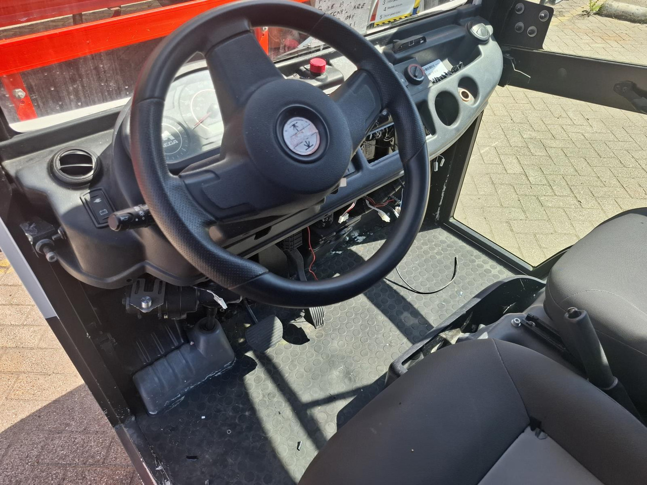 Aixam Mega E-Worker Elektrische Bakwagen RV-606-R - Гольф-кар: фото 4 Aixam Mega E-Worker Elektrische Bakwagen RV-606-R - Гольф-кар: фото 4