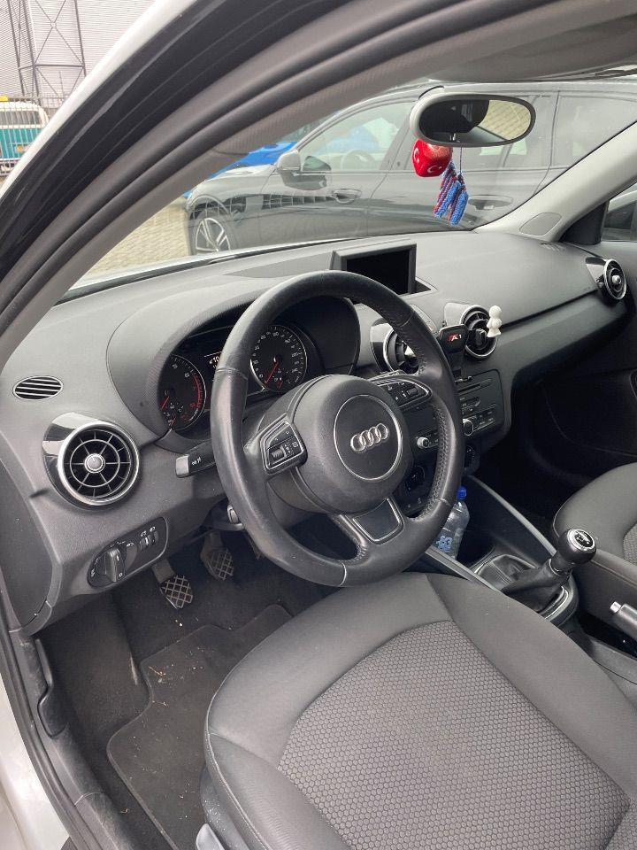 Audi A1 Sportback 1.2 TFSI Admired | 2013 | 216.082 km | 9KSJ53 | NAP: Logisch - Хэтчбек: фото 5 Audi A1 Sportback 1.2 TFSI Admired | 2013 | 216.082 km | 9KSJ53 | NAP: Logisch - Хэтчбек: фото 5