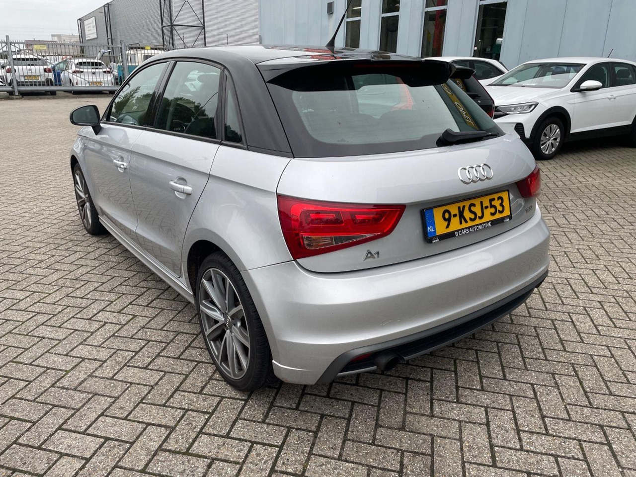 Audi A1 Sportback 1.2 TFSI Admired | 2013 | 216.082 km | 9KSJ53 | NAP: Logisch - Хэтчбек: фото 3 Audi A1 Sportback 1.2 TFSI Admired | 2013 | 216.082 km | 9KSJ53 | NAP: Logisch - Хэтчбек: фото 3