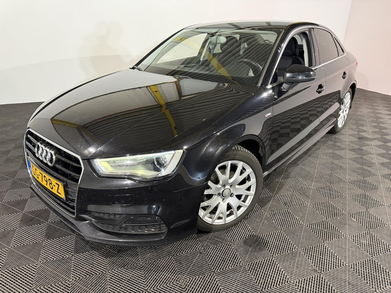 Audi | A3 Limousine | 1.6 TDI Ambition Pro Line Plus | 2014 | 271.612 km | GG798Z | Onlogisch - Седан: фото 1 Audi | A3 Limousine | 1.6 TDI Ambition Pro Line Plus | 2014 | 271.612 km | GG798Z | Onlogisch - Седан: фото 1