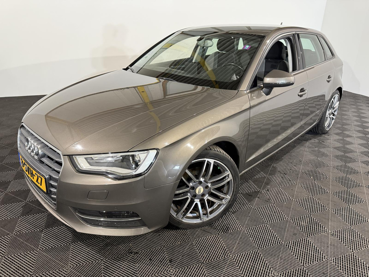 Audi A3 Sportback 1.4 TFSI CoD Ambition Pro Line plus | 2013 | 236.629 km | 8-SVH-27 - Хэтчбек: фото 1 Audi A3 Sportback 1.4 TFSI CoD Ambition Pro Line plus | 2013 | 236.629 km | 8-SVH-27 - Хэтчбек: фото 1