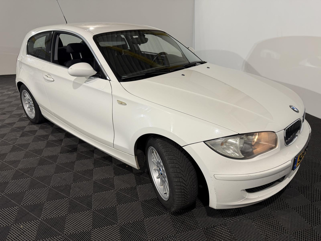 BMW | 1-serie | 116i Introduction | 2007 | 332.014 km | 57XXLG | Logisch - Хэтчбек: фото 3 BMW | 1-serie | 116i Introduction | 2007 | 332.014 km | 57XXLG | Logisch - Хэтчбек: фото 3
