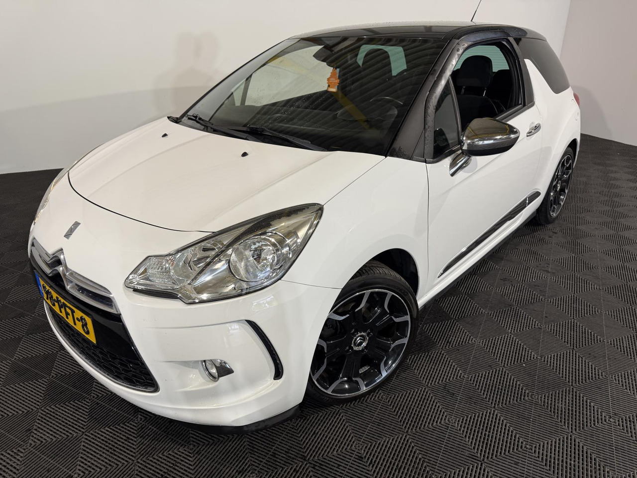 Citroen | DS3 | 1.6 So Chic | 2011 | 154.198 km | 98PFT8 | Logisch - Хэтчбек: фото 1 Citroen | DS3 | 1.6 So Chic | 2011 | 154.198 km | 98PFT8 | Logisch - Хэтчбек: фото 1