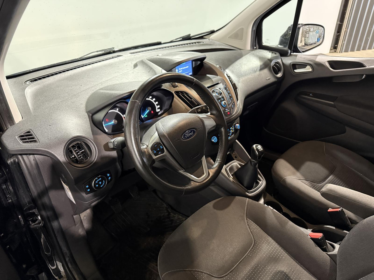 Ford | Transit Courier | 1.5 TDCI Trend | 2017 | 216.300 km | V269HF | Logisch - Легковой фургон: фото 5 Ford | Transit Courier | 1.5 TDCI Trend | 2017 | 216.300 km | V269HF | Logisch - Легковой фургон: фото 5