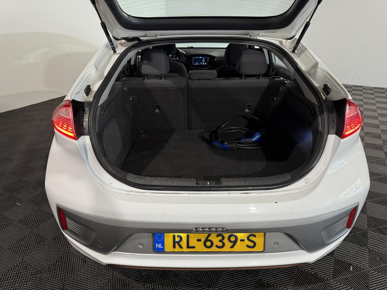 Kia | Stonic | 1.0 T-GDi DynamicLine | 2018 | 230.603 km | RL369S | Logisch - Внедорожник: фото 3 Kia | Stonic | 1.0 T-GDi DynamicLine | 2018 | 230.603 km | RL369S | Logisch - Внедорожник: фото 3