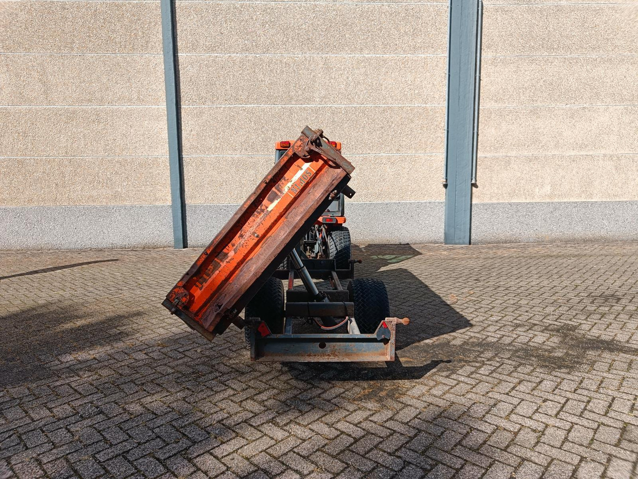Kubota B2410 met Nimos Kipper - Трактор: фото 4 Kubota B2410 met Nimos Kipper - Трактор: фото 4