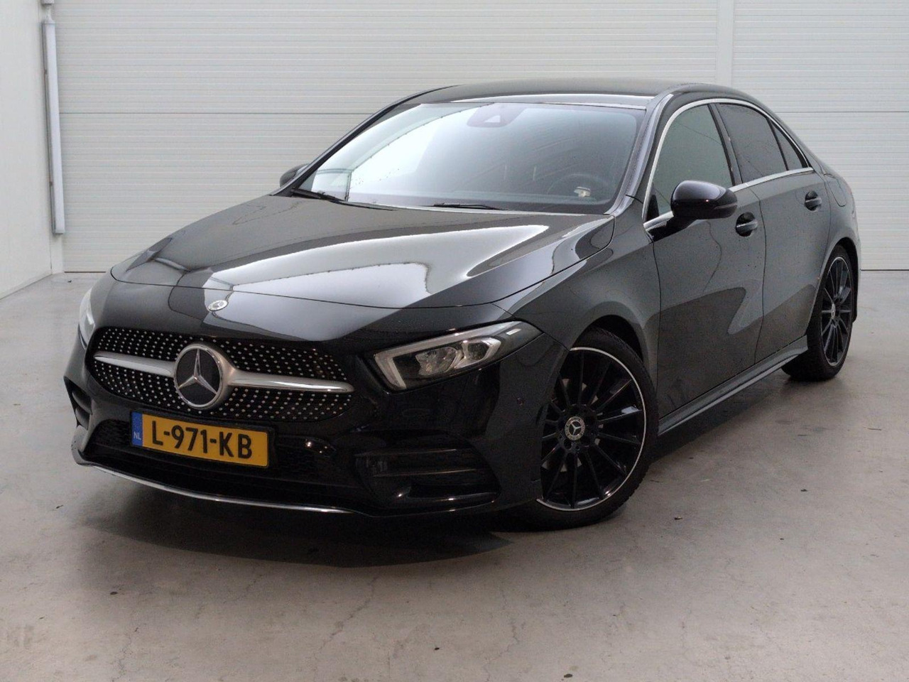 Mercedes-Benz A-klasse 180 Business Solution AMG | 2019 | 114.868 km | Automaat | L971KB | NAP: Geen oordeel - Седан: фото 1 Mercedes-Benz A-klasse 180 Business Solution AMG | 2019 | 114.868 km | Automaat | L971KB | NAP: Geen oordeel - Седан: фото 1