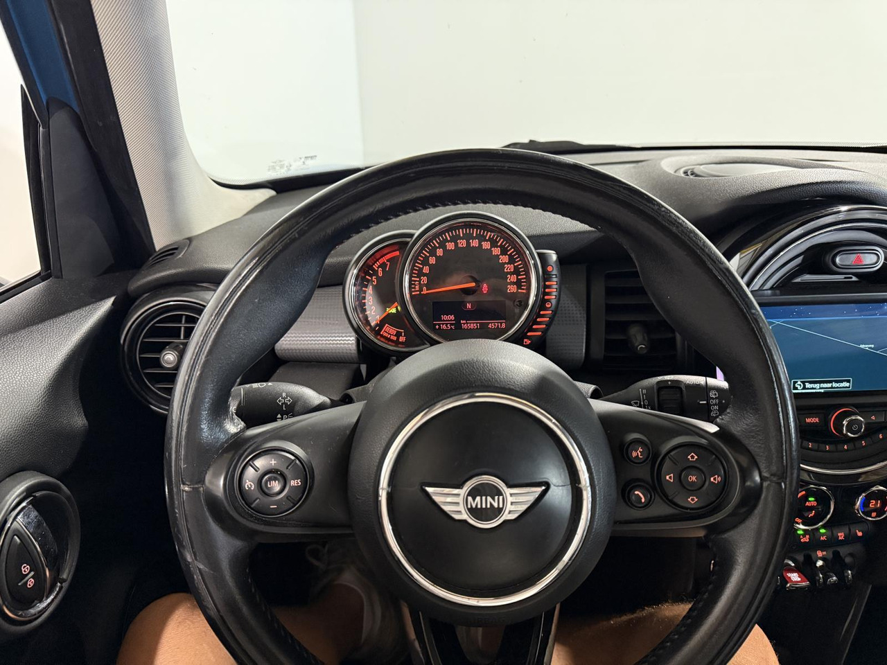 Mini | Mini | 1.5 Cooper | 2015 | 165.851 km | 8ZGR17 | Logisch - Хэтчбек: фото 5 Mini | Mini | 1.5 Cooper | 2015 | 165.851 km | 8ZGR17 | Logisch - Хэтчбек: фото 5