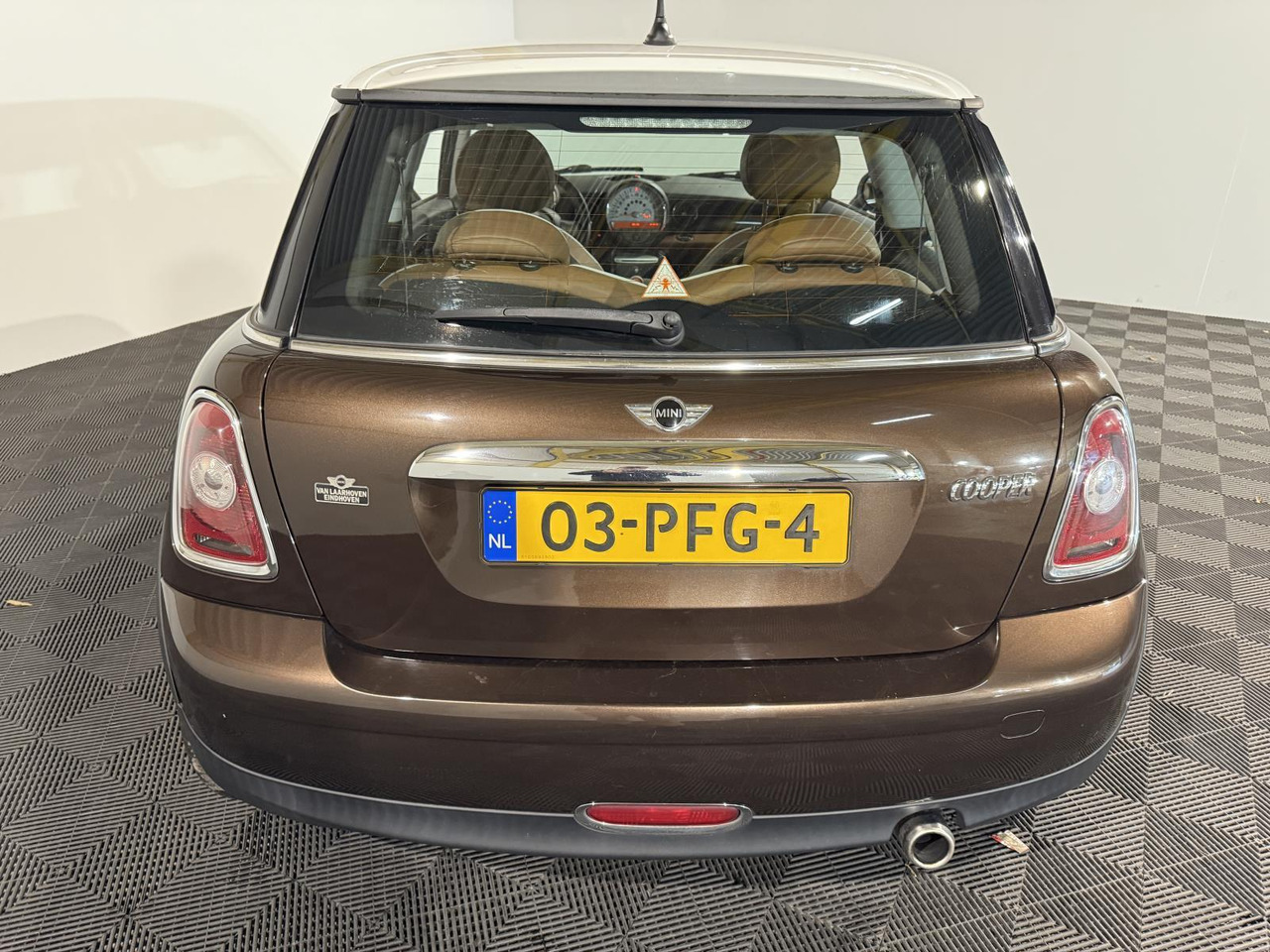 Mini | Mini | 1.6 Cooper Mayfair | 2011 | 199.566 km | 03PFG4 | Logisch - Хэтчбек: фото 2 Mini | Mini | 1.6 Cooper Mayfair | 2011 | 199.566 km | 03PFG4 | Logisch - Хэтчбек: фото 2