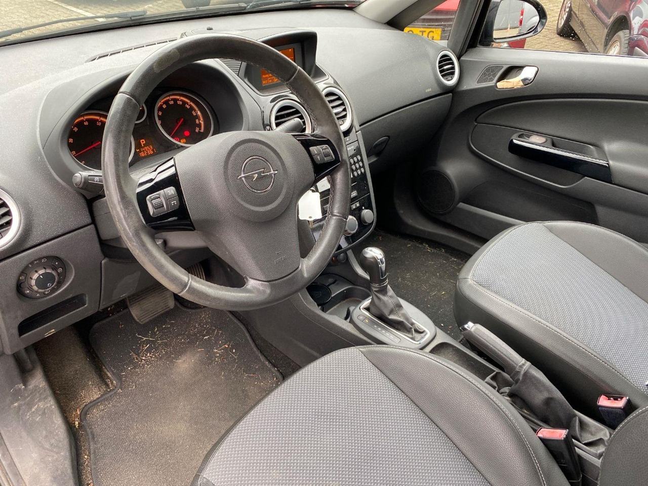 Opel Corsa 1.4 - 16V Cosmo | 2007 | 182.361 km | Automaat | 37TSJX | NAP: Logisch - Хэтчбек: фото 5 Opel Corsa 1.4 - 16V Cosmo | 2007 | 182.361 km | Automaat | 37TSJX | NAP: Logisch - Хэтчбек: фото 5