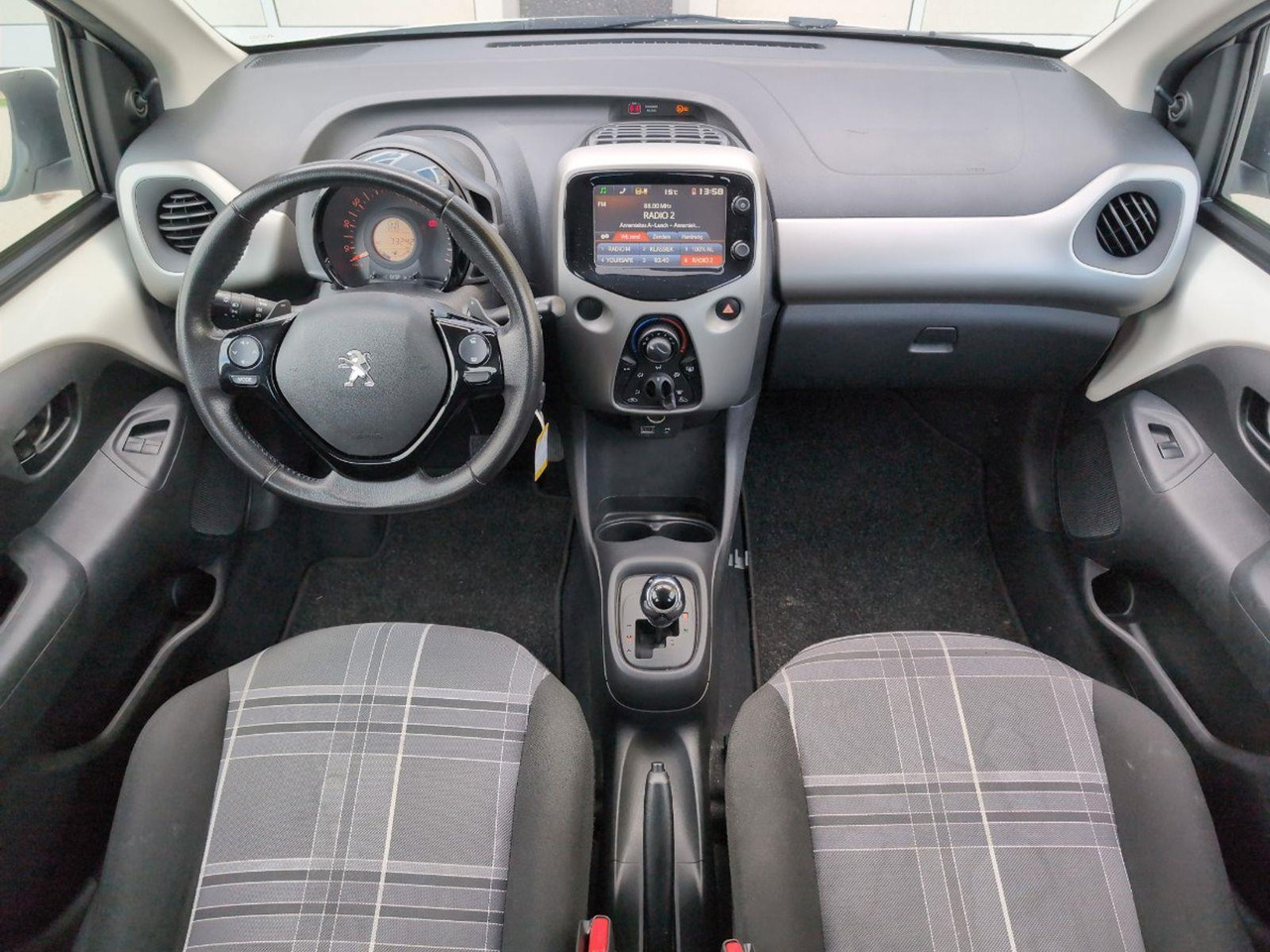 Peugeot 108 1.0 e - VTi Active | 2018 | 73.241 km | Automaat | SG254D | NAP: Logisch - Хэтчбек: фото 5 Peugeot 108 1.0 e - VTi Active | 2018 | 73.241 km | Automaat | SG254D | NAP: Logisch - Хэтчбек: фото 5
