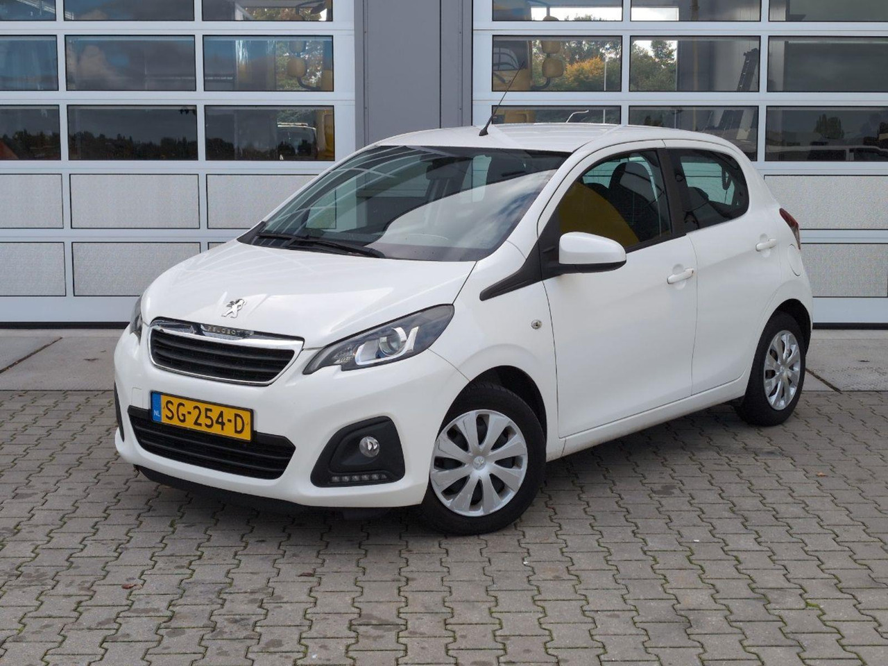 Peugeot 108 1.0 e - VTi Active | 2018 | 73.241 km | Automaat | SG254D | NAP: Logisch - Хэтчбек: фото 1 Peugeot 108 1.0 e - VTi Active | 2018 | 73.241 km | Automaat | SG254D | NAP: Logisch - Хэтчбек: фото 1