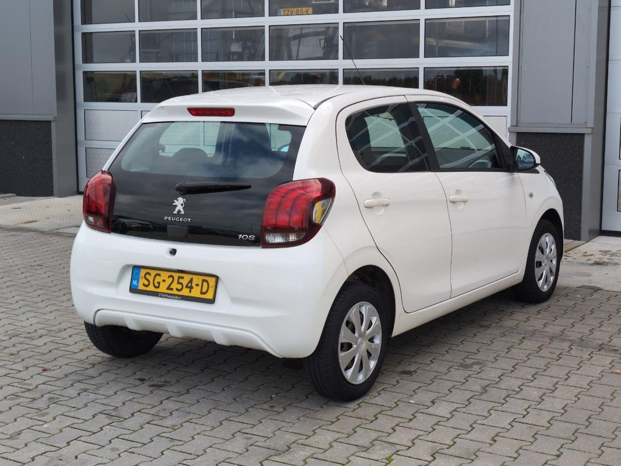 Peugeot 108 1.0 e - VTi Active | 2018 | 73.241 km | Automaat | SG254D | NAP: Logisch - Хэтчбек: фото 4 Peugeot 108 1.0 e - VTi Active | 2018 | 73.241 km | Automaat | SG254D | NAP: Logisch - Хэтчбек: фото 4