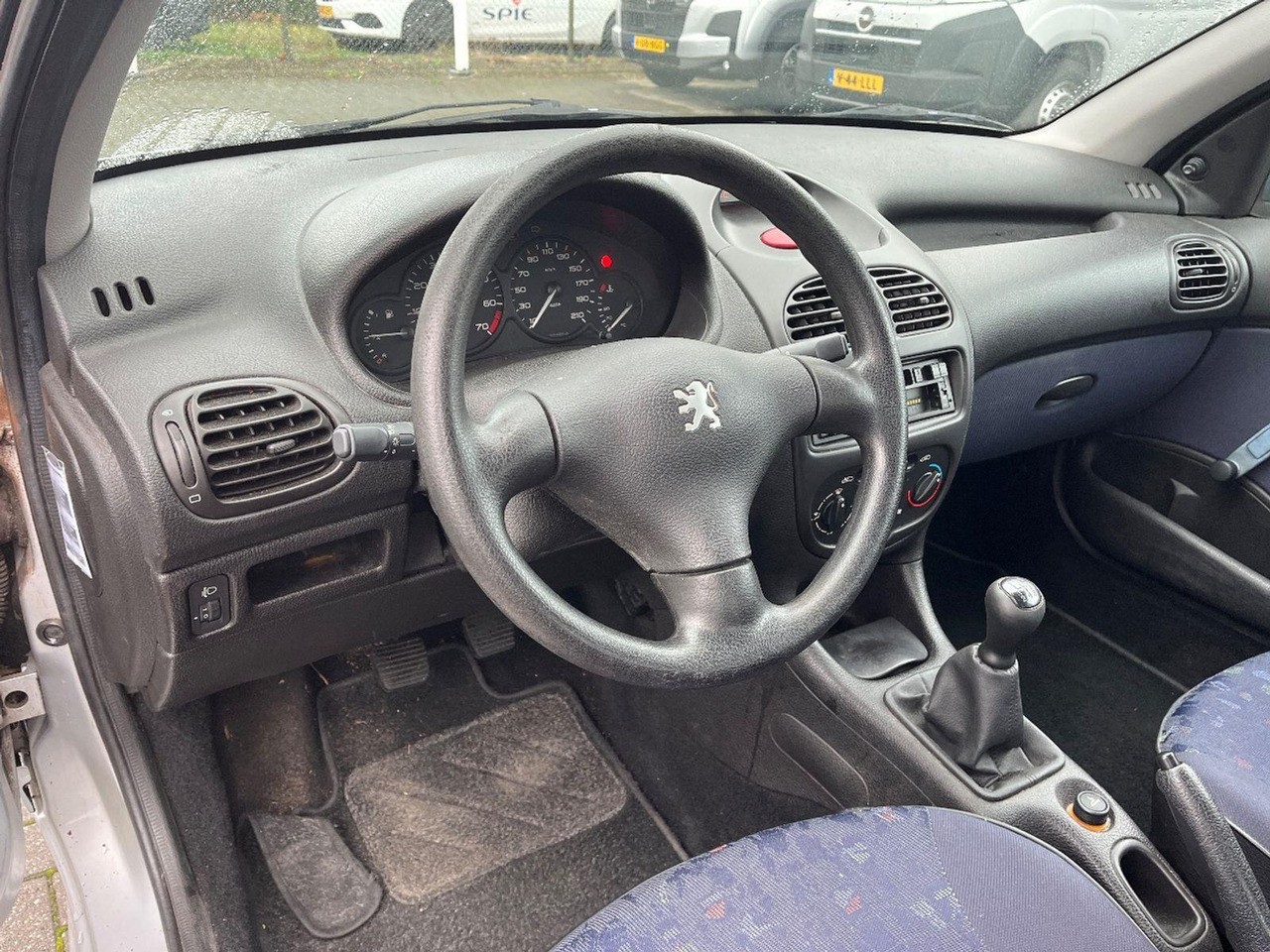 Peugeot 206 1.1 XR | 2000 | 69.922 km | 28FRBN | NAP: Logisch - Хэтчбек: фото 5 Peugeot 206 1.1 XR | 2000 | 69.922 km | 28FRBN | NAP: Logisch - Хэтчбек: фото 5