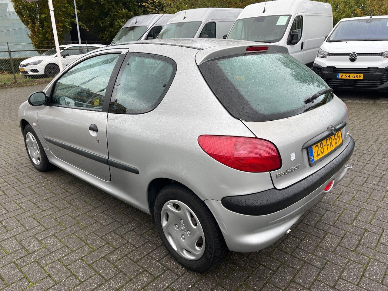 Peugeot 206 1.1 XR | 2000 | 69.922 km | 28FRBN | NAP: Logisch - Хэтчбек: фото 3 Peugeot 206 1.1 XR | 2000 | 69.922 km | 28FRBN | NAP: Logisch - Хэтчбек: фото 3