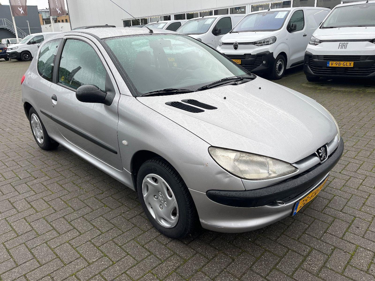 Peugeot 206 1.1 XR | 2000 | 69.922 km | 28FRBN | NAP: Logisch - Хэтчбек: фото 2 Peugeot 206 1.1 XR | 2000 | 69.922 km | 28FRBN | NAP: Logisch - Хэтчбек: фото 2