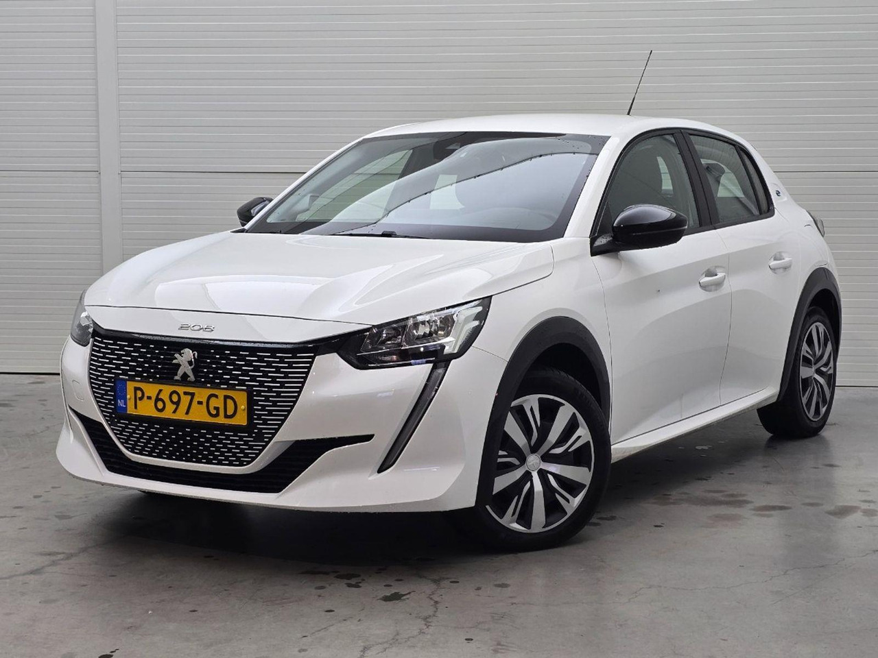 Peugeot e-208 EV Active 50 kWh | 2022 | 56.666 km | Automaat | P697GD | NAP: Logisch - Хэтчбек: фото 1 Peugeot e-208 EV Active 50 kWh | 2022 | 56.666 km | Automaat | P697GD | NAP: Logisch - Хэтчбек: фото 1
