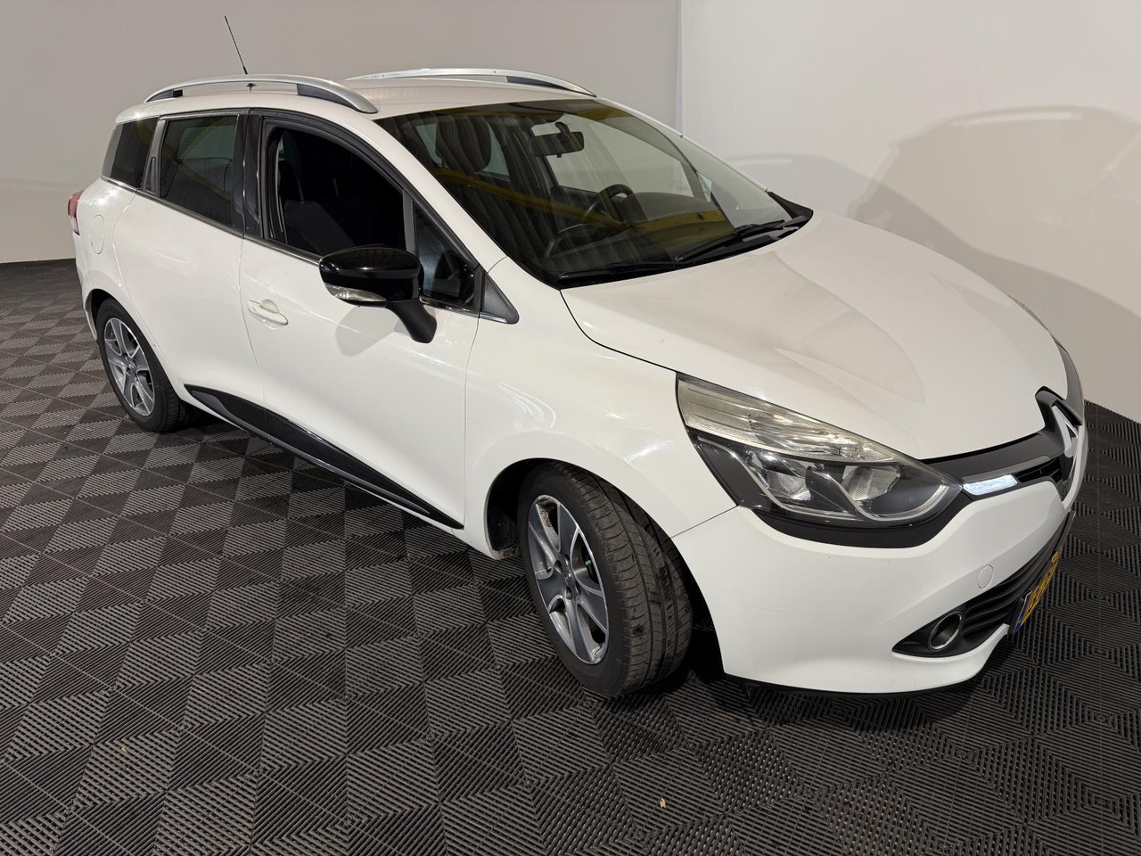Renault | Clio Estate | 0.9 TCe Night&Day | 2014 | 176.858 km | 3ZBH50 | Logisch - Легковой автомобиль: фото 4 Renault | Clio Estate | 0.9 TCe Night&Day | 2014 | 176.858 km | 3ZBH50 | Logisch - Легковой автомобиль: фото 4