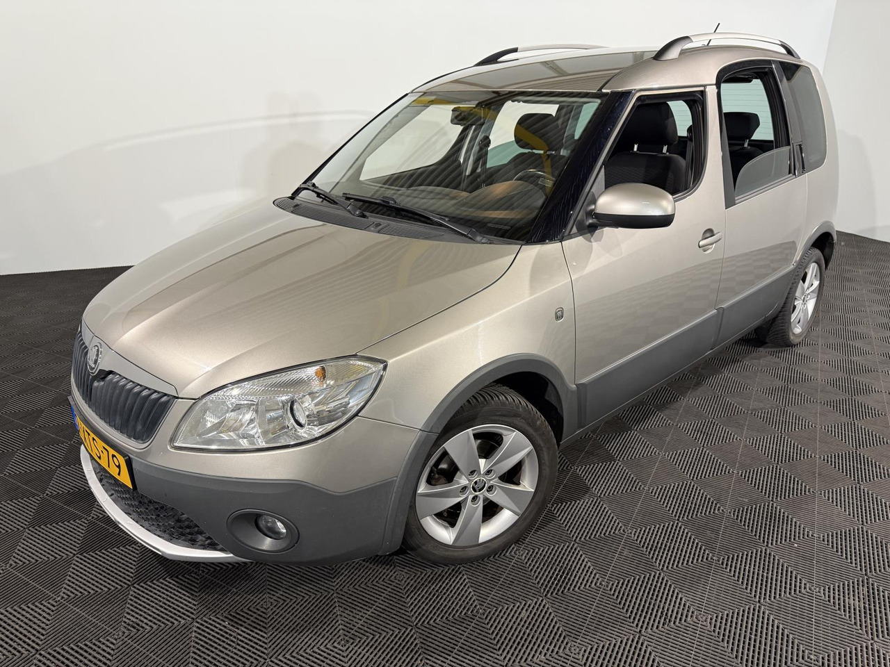 Skoda Roomster 1.2 TSI Drive | 2015 | 119.156 km | 2-XTS-79 - Легковой автомобиль: фото 1 Skoda Roomster 1.2 TSI Drive | 2015 | 119.156 km | 2-XTS-79 - Легковой автомобиль: фото 1