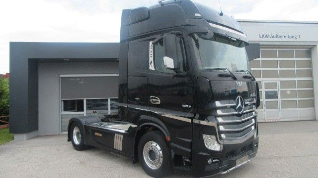 Mercedes-Benz 1863LS Edition 1 - Тягач: фото 3 Mercedes-Benz 1863LS Edition 1 - Тягач: фото 3