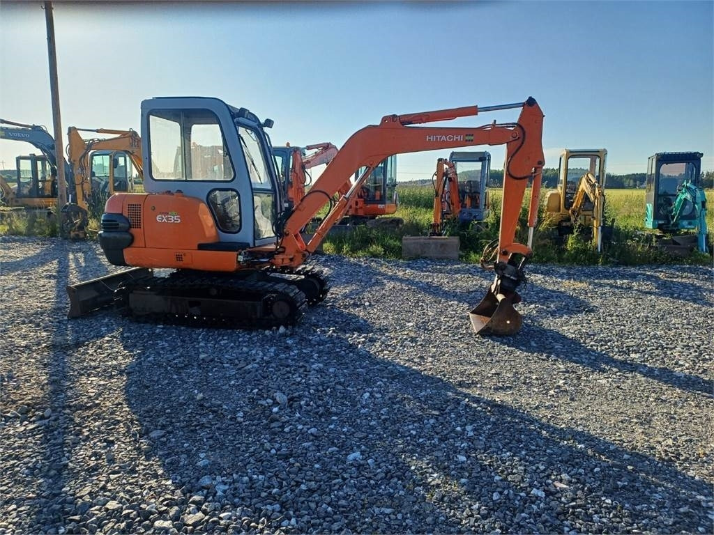 Hitachi EX35 kauhan kallistaja - Мини-экскаватор: фото 4 Hitachi EX35 kauhan kallistaja - Мини-экскаватор: фото 4