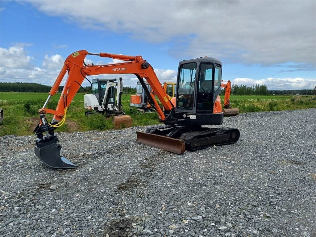 Hitachi EX50 u kallistuvalla liittimellä - Мини-экскаватор: фото 1 Hitachi EX50 u kallistuvalla liittimellä - Мини-экскаватор: фото 1