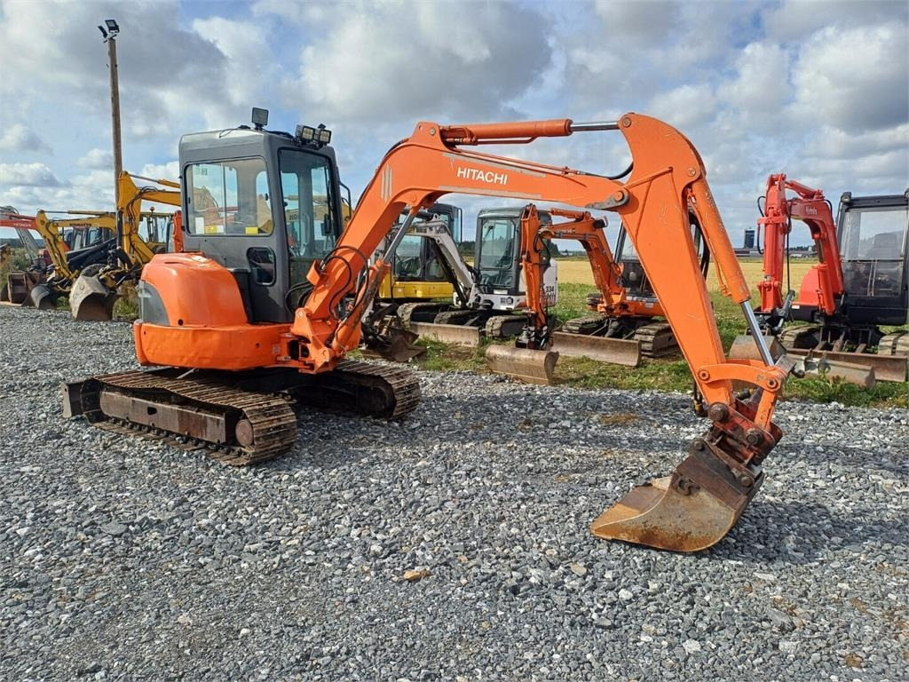 Hitachi EX50U kallistuvalla s40 liittimellä. - Мини-экскаватор: фото 4 Hitachi EX50U kallistuvalla s40 liittimellä. - Мини-экскаватор: фото 4
