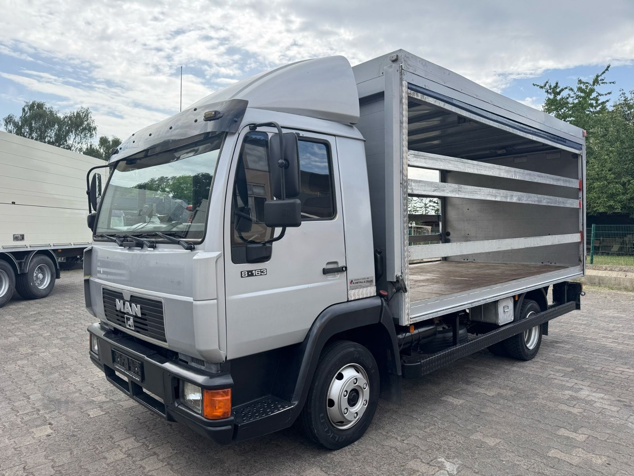 MAN 8. 163 /L2000/LBW-2T./2xAHK - Тентованный фургон: фото 1 MAN 8. 163 /L2000/LBW-2T./2xAHK - Тентованный фургон: фото 1