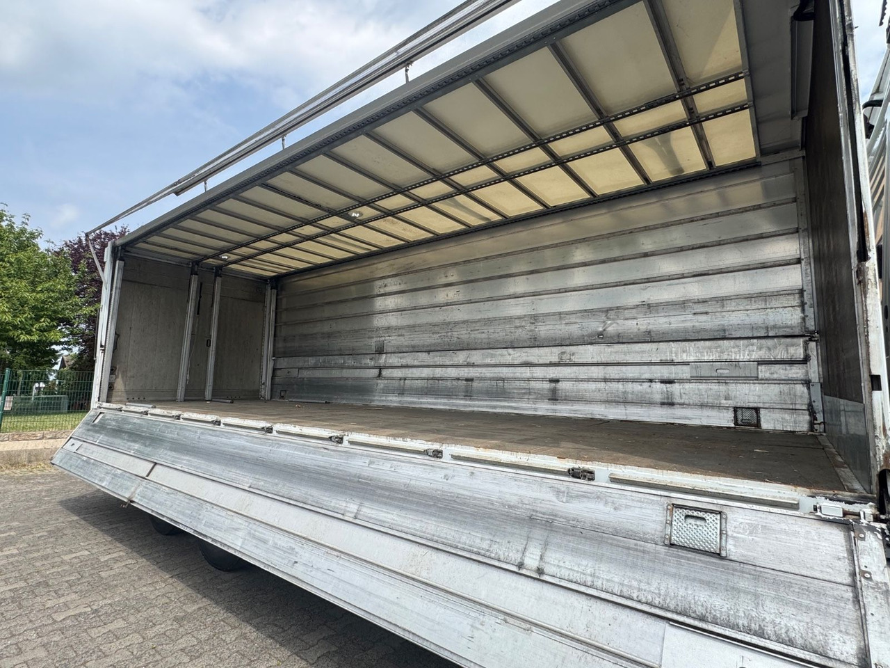 Mercedes-Benz 2540/LBW/2xAHK/Lenk-Lift/Kamera/4inStock - Грузовик для перевозки напитков: фото 4 Mercedes-Benz 2540/LBW/2xAHK/Lenk-Lift/Kamera/4inStock - Грузовик для перевозки напитков: фото 4