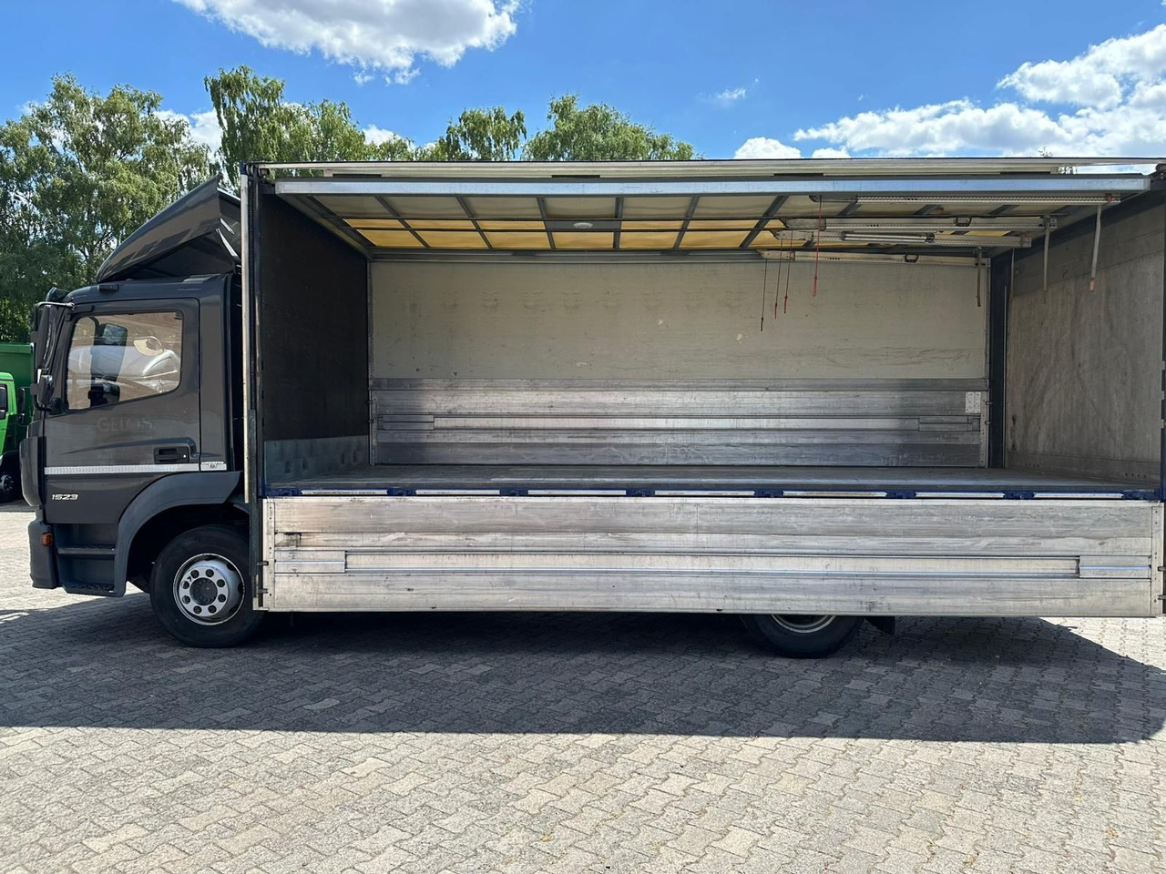 Mercedes-Benz Atego 1523/Klima/LBW/GT-Zertifiziert/2xAHK - Грузовик для перевозки напитков: фото 4 Mercedes-Benz Atego 1523/Klima/LBW/GT-Zertifiziert/2xAHK - Грузовик для перевозки напитков: фото 4