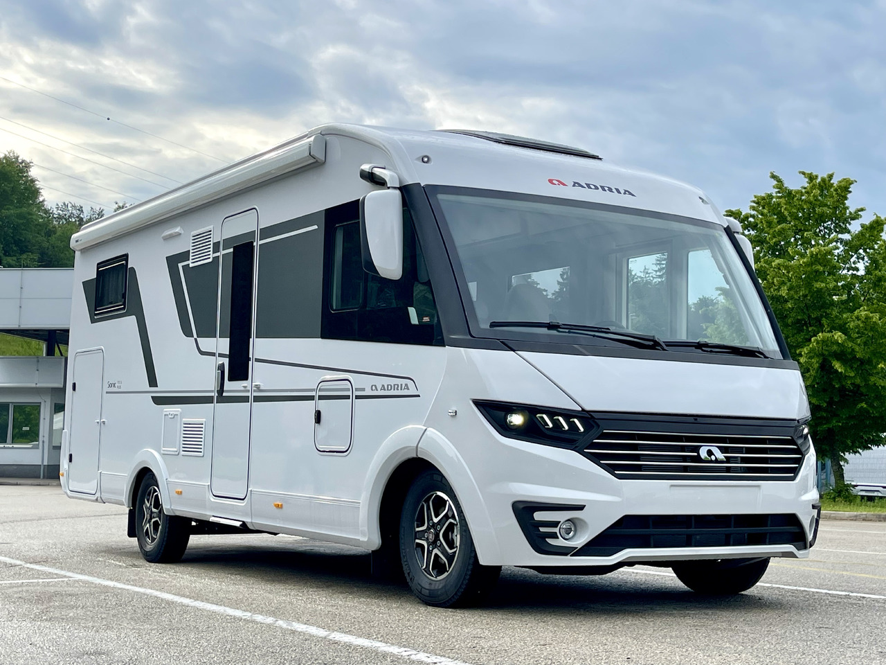ADRIA Sonic 700DC - Интегрированный автодом: фото 1 ADRIA Sonic 700DC - Интегрированный автодом: фото 1