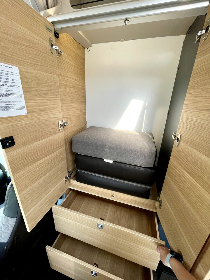Альковный автодом Adria Coral Xl 600 DP: фото 8