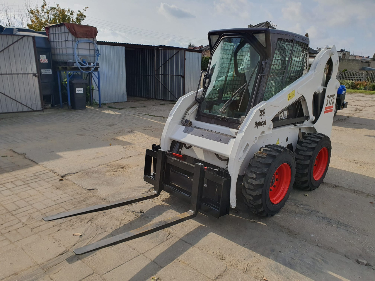 BOBCAT S175 - Мини-погрузчик с бортовым поворотом: фото 1 BOBCAT S175 - Мини-погрузчик с бортовым поворотом: фото 1