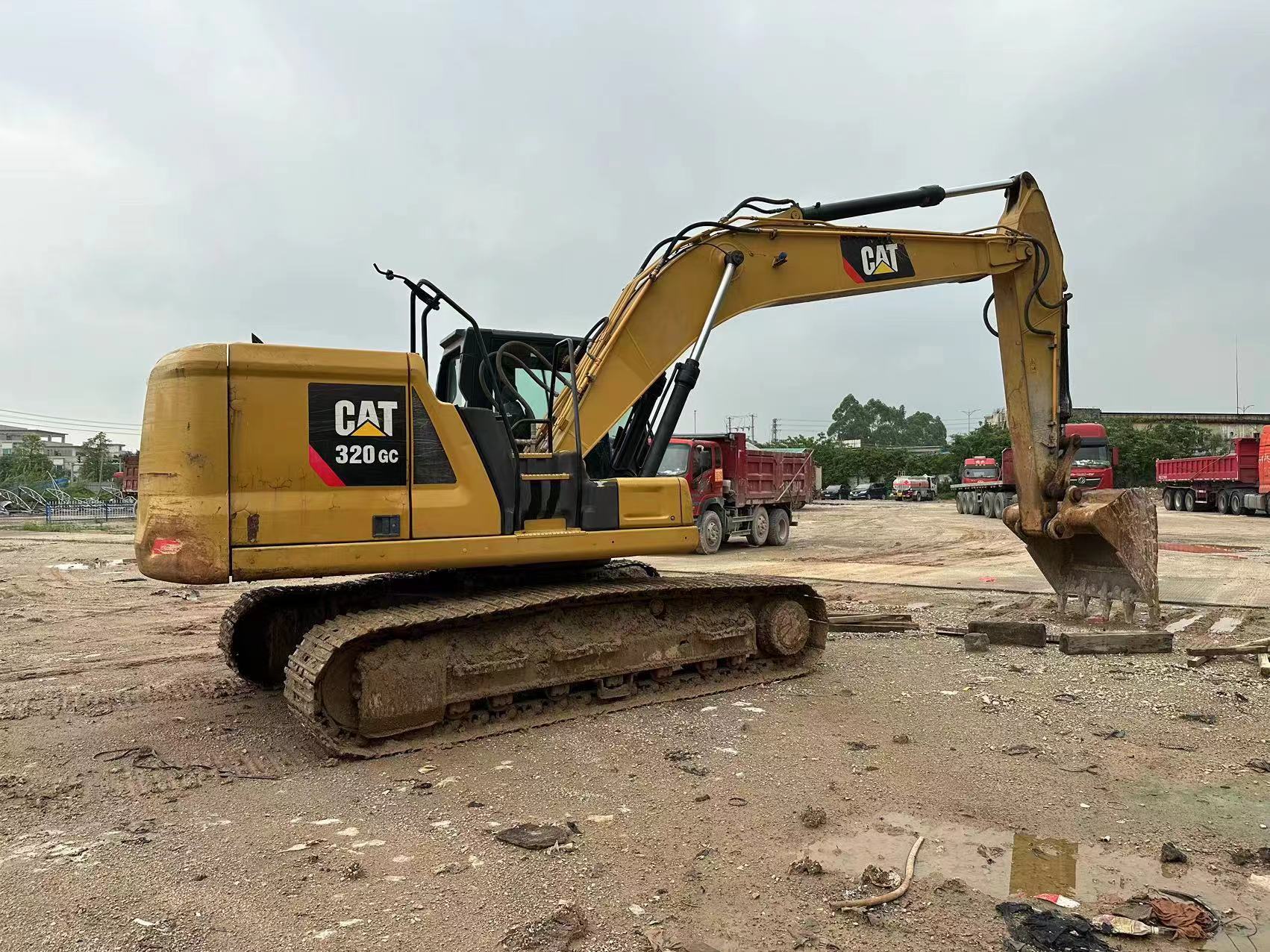 CATERPILLAR 320GC - Гусеничный экскаватор: фото 1 CATERPILLAR 320GC - Гусеничный экскаватор: фото 1