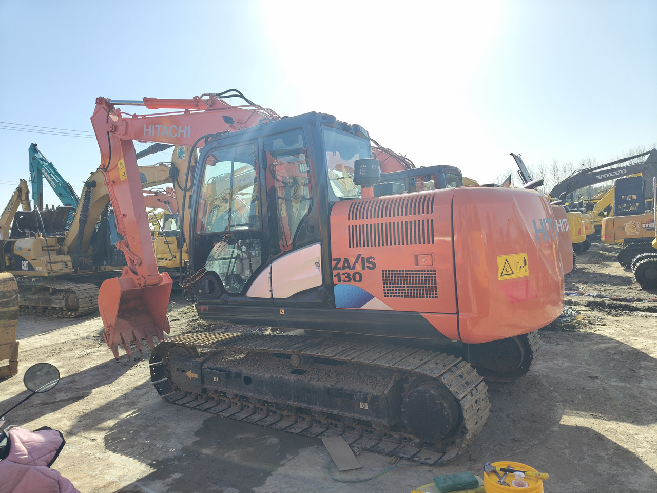 HITACHI ZX130H-5A - Гусеничный экскаватор: фото 1 HITACHI ZX130H-5A - Гусеничный экскаватор: фото 1