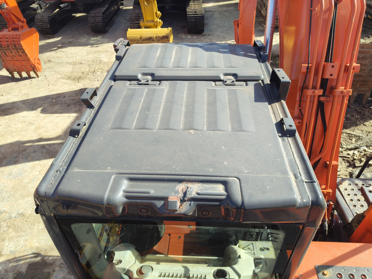 HITACHI ZX130H-5A - Гусеничный экскаватор: фото 5 HITACHI ZX130H-5A - Гусеничный экскаватор: фото 5