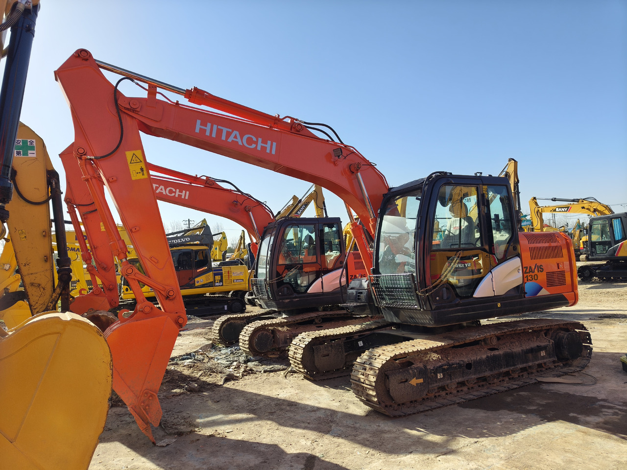 HITACHI ZX130H-5A - Гусеничный экскаватор: фото 2 HITACHI ZX130H-5A - Гусеничный экскаватор: фото 2
