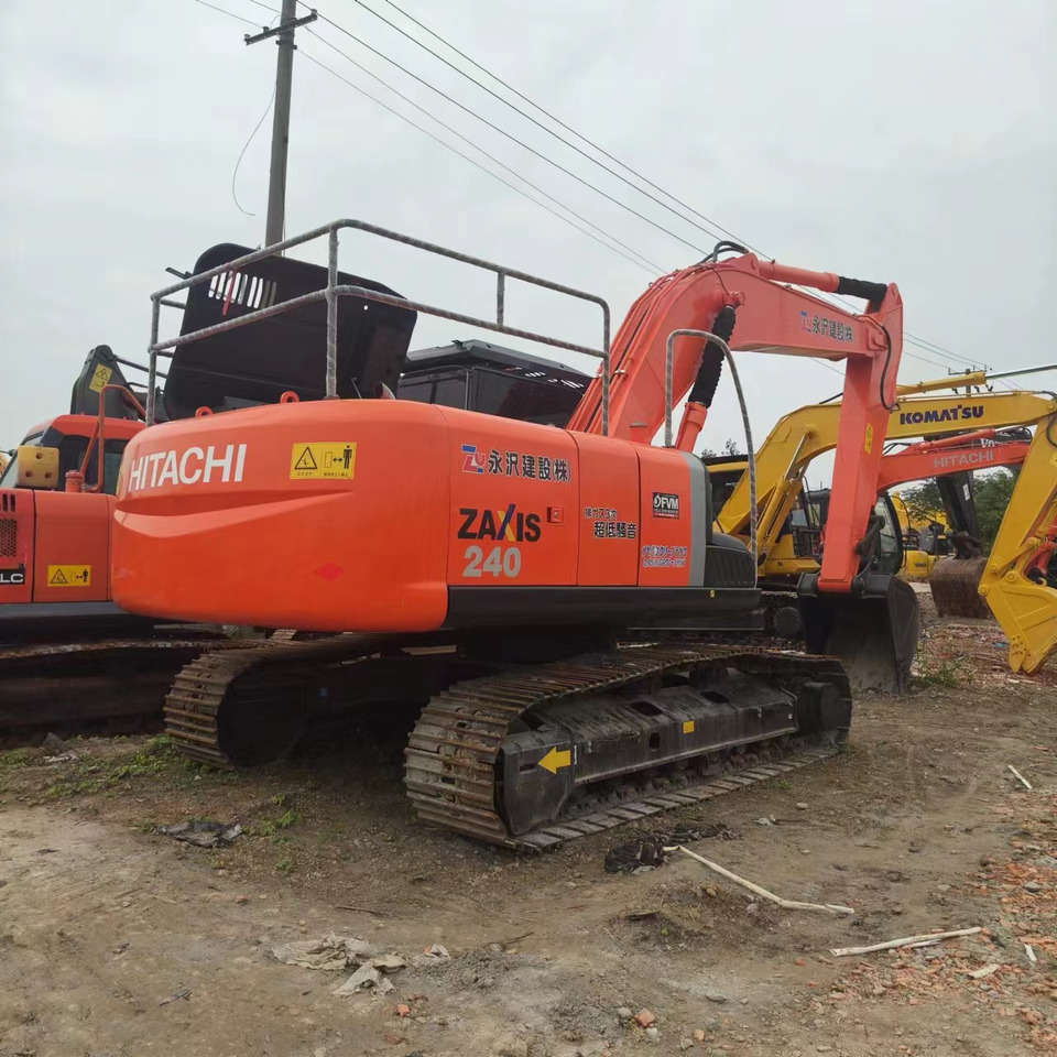 HITACHI ZX240 - Гусеничный экскаватор: фото 3 HITACHI ZX240 - Гусеничный экскаватор: фото 3