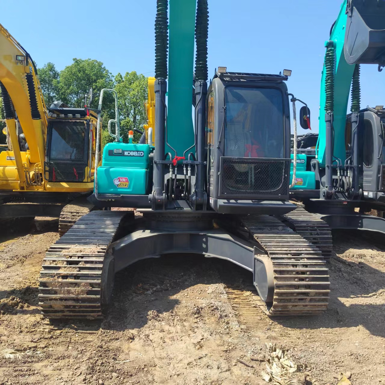 KOBELCO SK200D - Гусеничный экскаватор: фото 2 KOBELCO SK200D - Гусеничный экскаватор: фото 2
