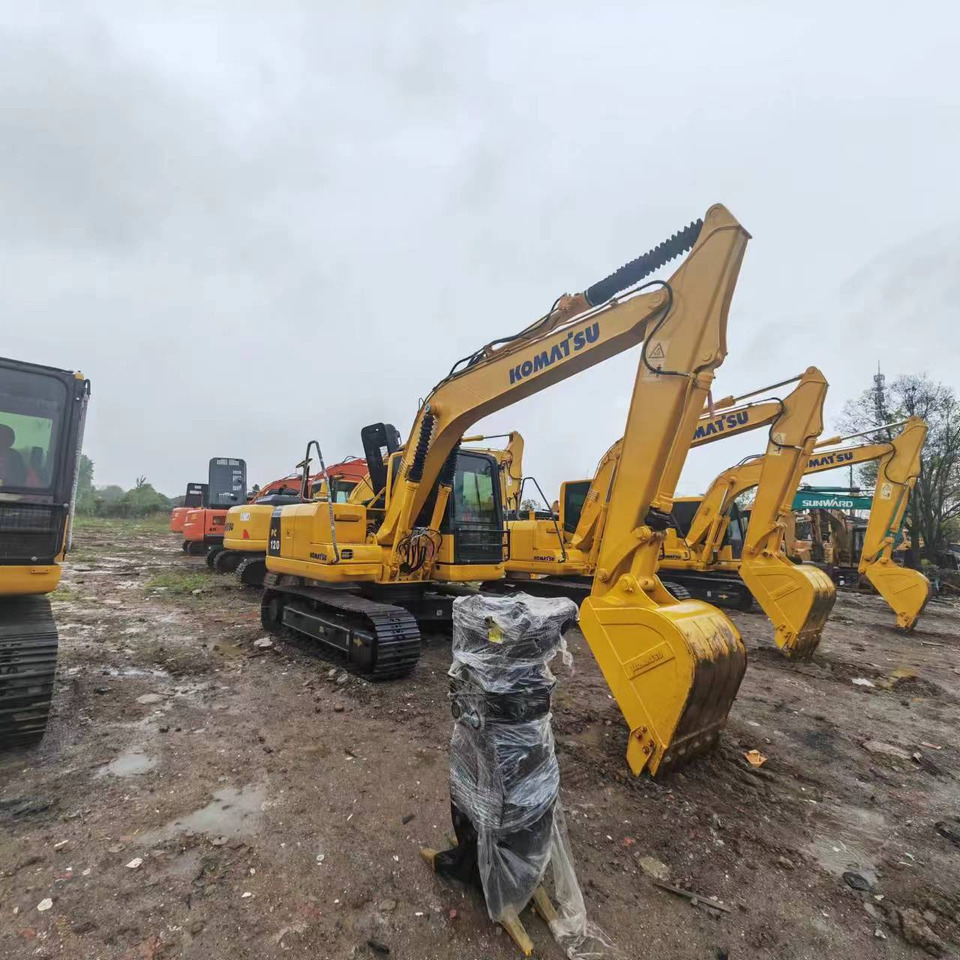 KOMATSU PC120 - Гусеничный экскаватор: фото 2 KOMATSU PC120 - Гусеничный экскаватор: фото 2