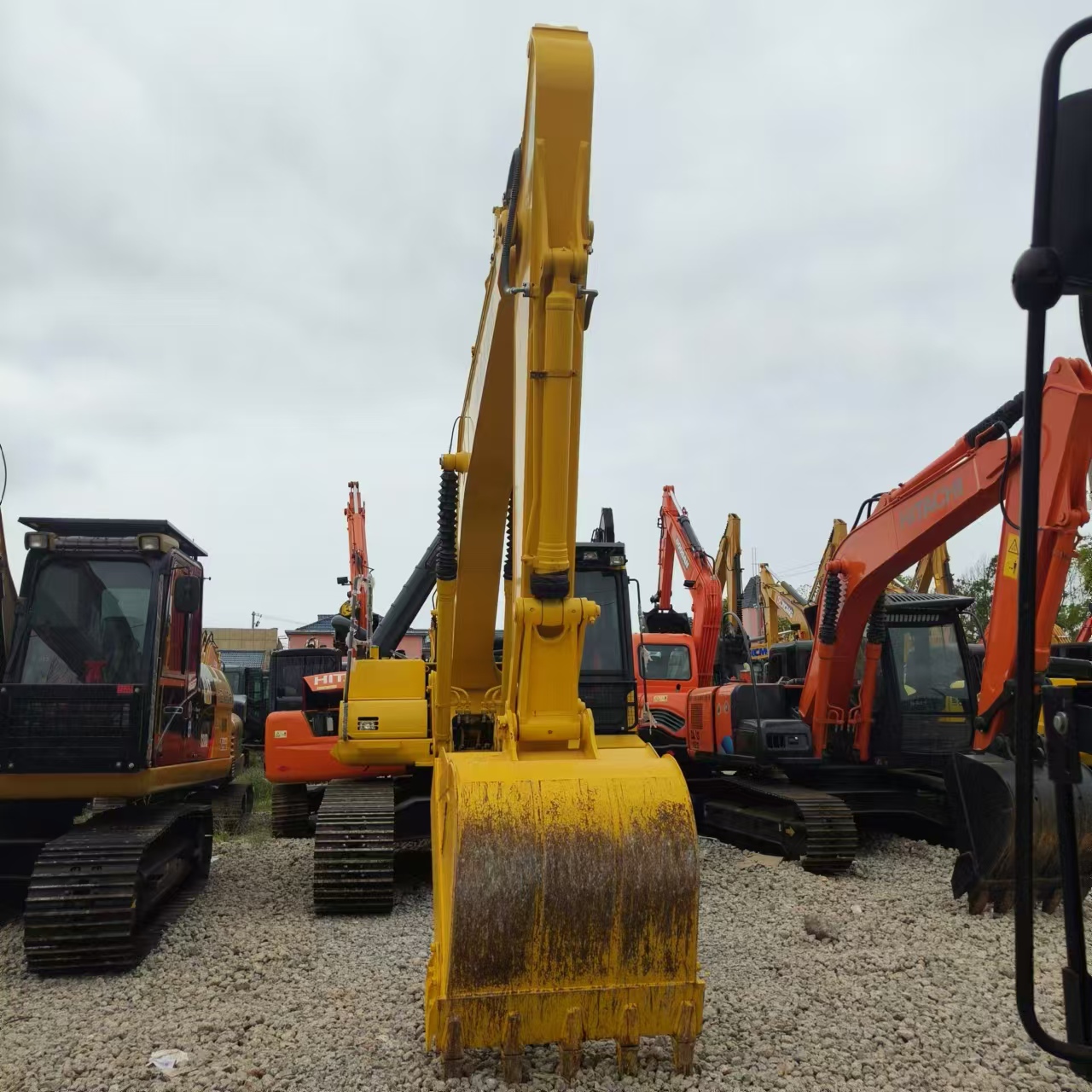 Гусеничный экскаватор KOMATSU PC210: фото 6 Гусеничный экскаватор KOMATSU PC210: фото 6