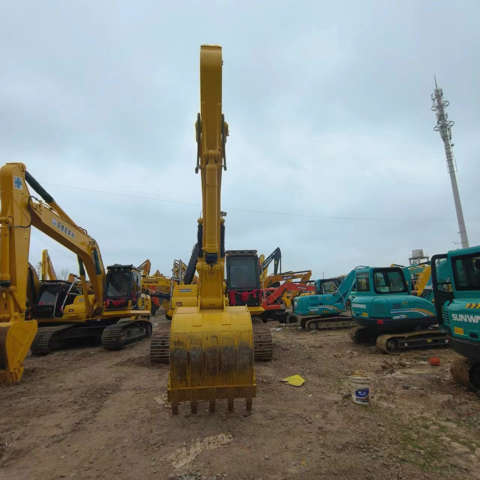 KOMATSU PC220-8 - Гусеничный экскаватор: фото 3 KOMATSU PC220-8 - Гусеничный экскаватор: фото 3